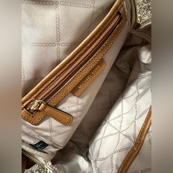 MK Vanilla Erin Backpack - Picture 10 of 11